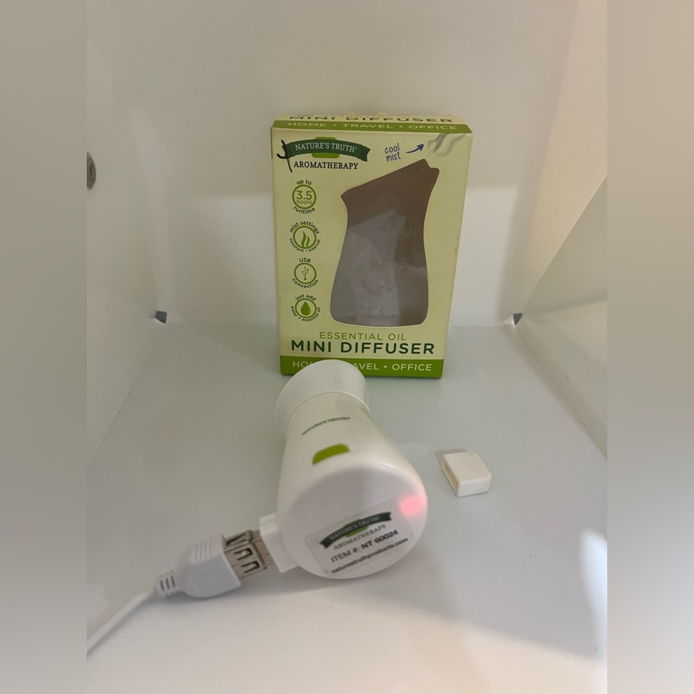 White Mini‎ Diffuser - Picture 3 of 10
